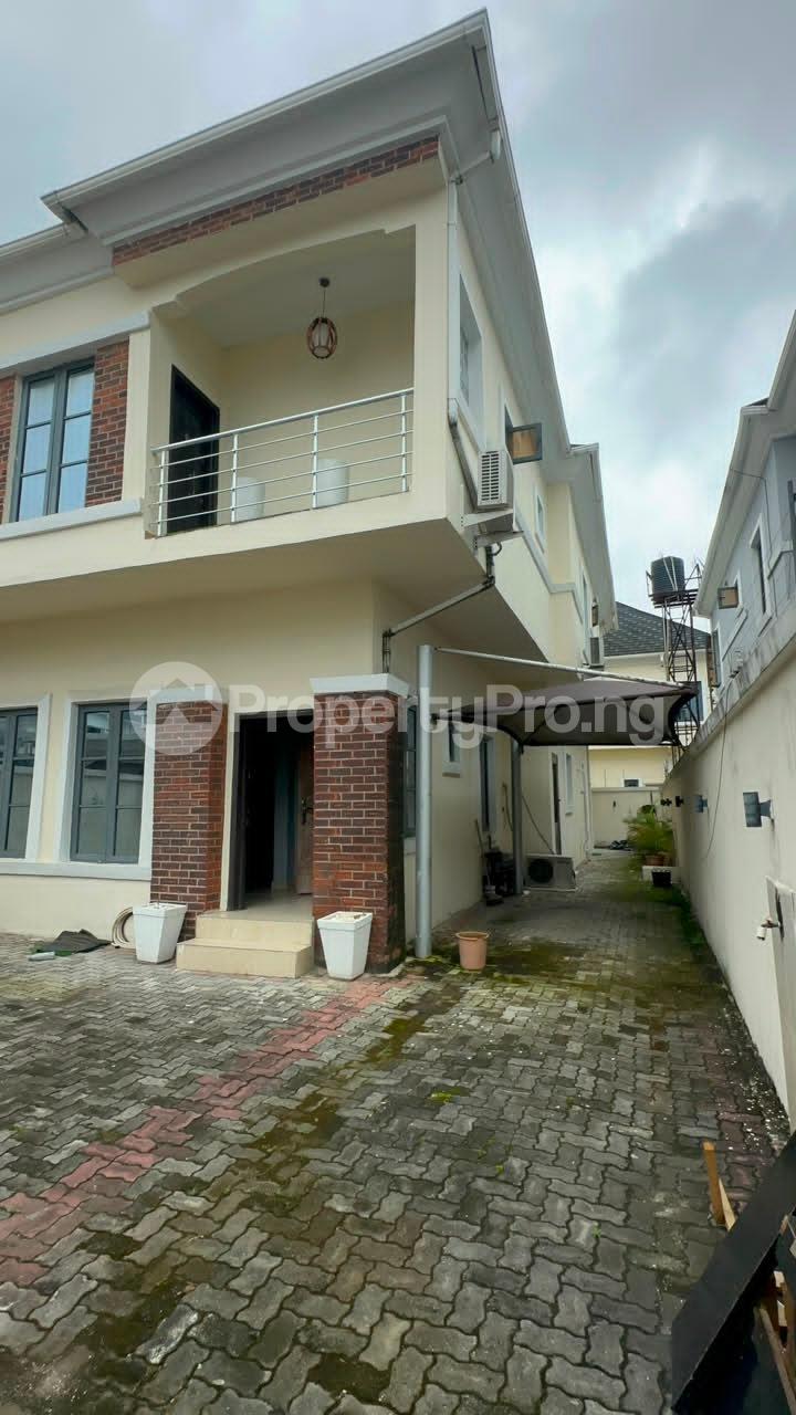 3 bedroom House for rent Chevron Drive,chevron Lagos State. Chevron Drive Lekki Lagos