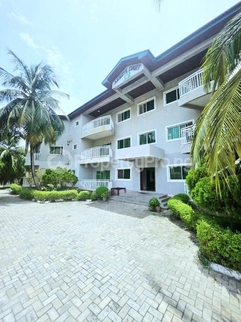 3 bedroom Flat / Apartment for rent ONIRU Victoria Island Lagos