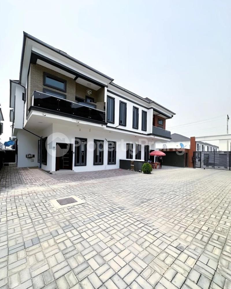 4 bedroom House for sale Orchid Road Lekki Lagos