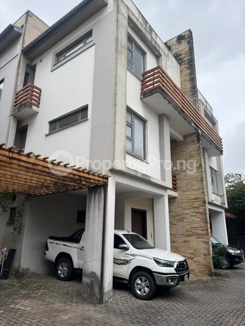 4 bedroom House for rent Mekunwem Street, Old Ikoyi Lagos State. Old Ikoyi Ikoyi Lagos