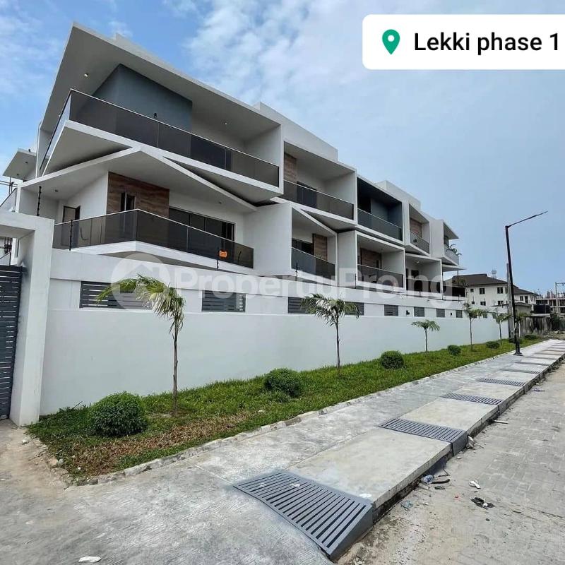 4 bedroom House for sale Lekki Lagos