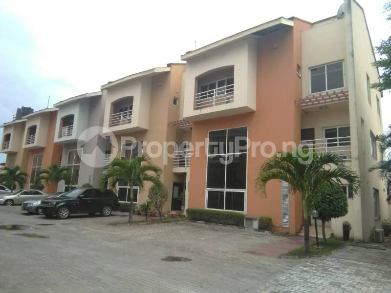 4 bedroom House for sale Landbridge Avenue, By Palace Road ONIRU Victoria Island Lagos
