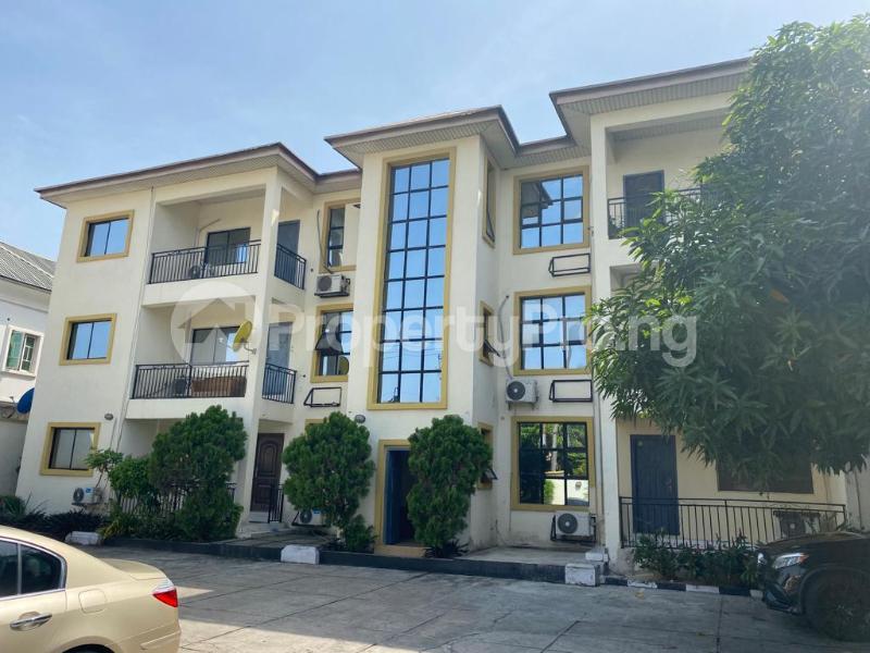 3 bedroom Flat / Apartment for rent Very Close To 4 Point Hotel, ONIRU Victoria Island Lagos