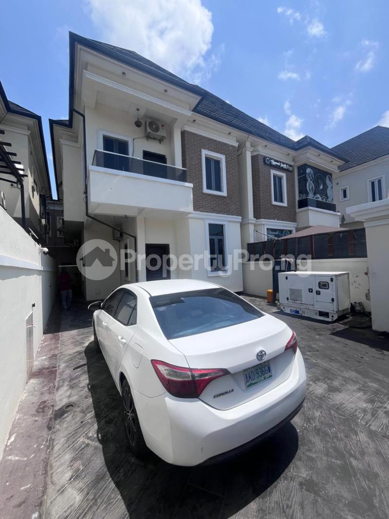 4 bedroom House for sale Opposite Abiola Court, chevron Lekki Lagos
