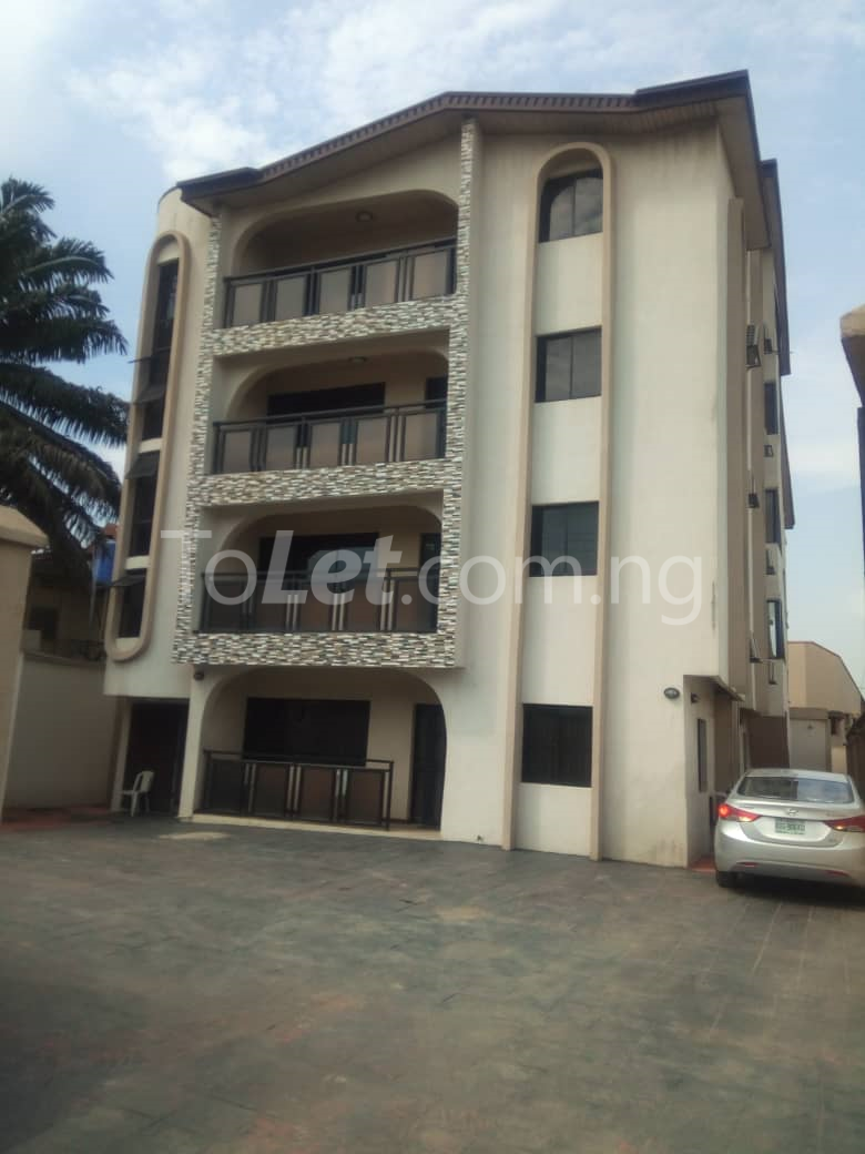 3 bedroom Flat / Apartment for rent   Opebi Ikeja Lagos