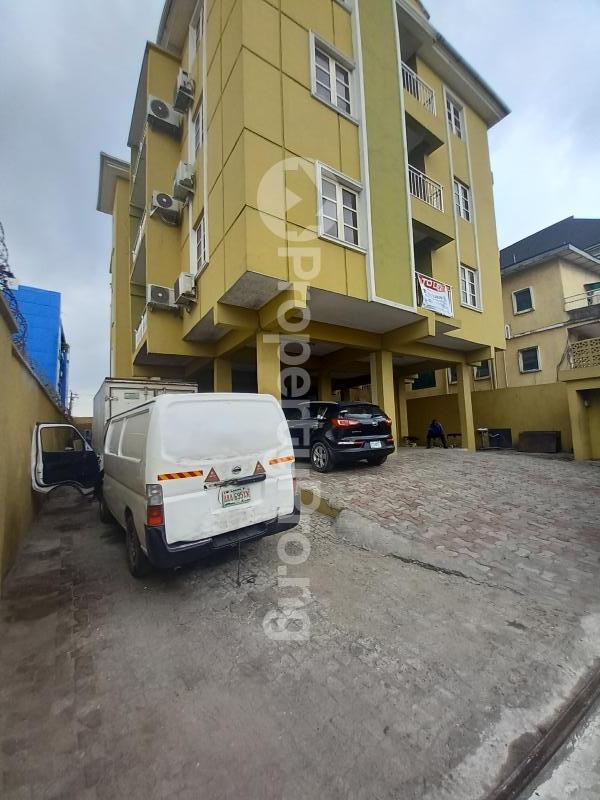 3 bedroom Flat / Apartment for rent Off Herbert Macaulay Way Adekunle Yaba Lagos