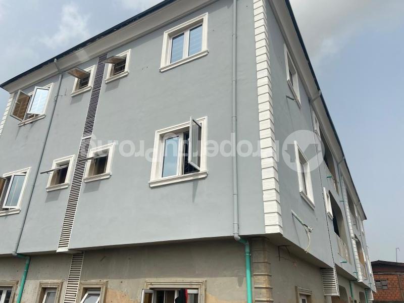 3 bedroom Flat / Apartment for rent Adeleye Bariga Shomolu Lagos