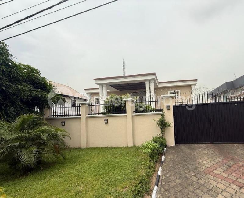 6 bedroom House for rent Admiralty Road Lekki Lagos