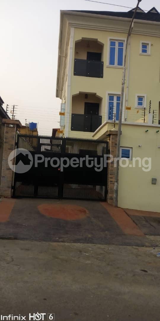 4 bedroom House for sale Off Collage Road. Ifako-ogba Ogba Lagos