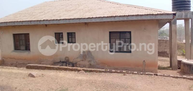 3 bedroom House for sale No 28 Papa Alakia Isebo Area Alakia Ibadan Oyo