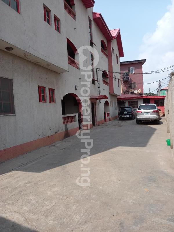 3 bedroom Flat / Apartment for rent Off Fola Agoro Road Fola Agoro Yaba Lagos