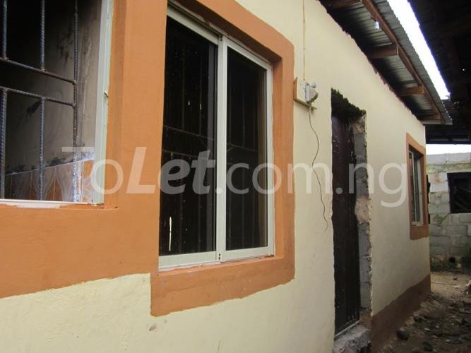 1 bedroom Flat / Apartment for rent Owoduuni Street, Iwaya Yaba Yaba Lagos - 0