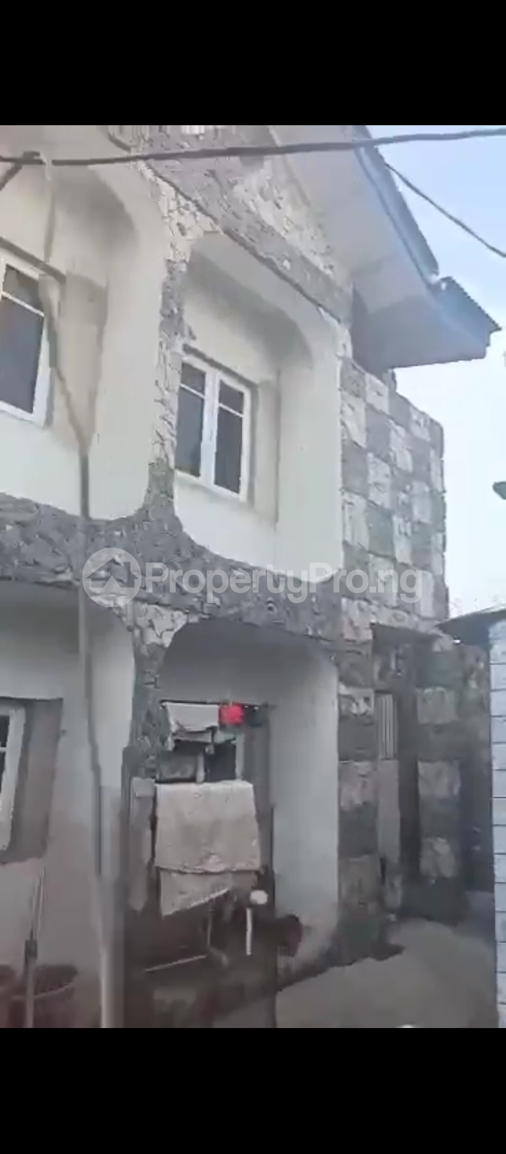 House for sale In An Estate Magodo Kosofe/Ikosi Lagos
