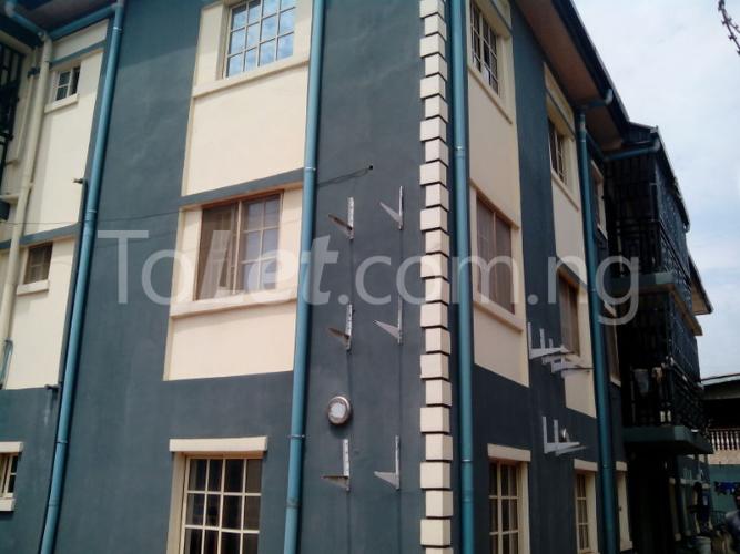 3 bedroom Flat / Apartment for rent 6, Jadesola Oshodi Off Brown Road Surulere Surulere Lagos