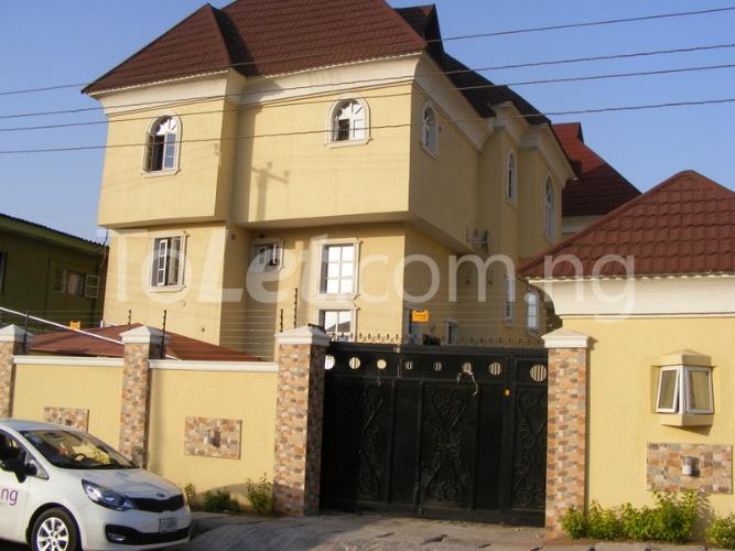 4 bedroom Flat / Apartment for rent Queens Street Yaba Yaba Lagos