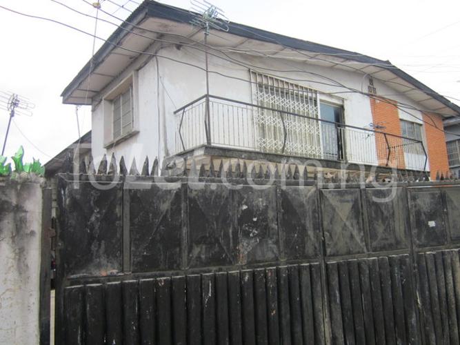 3 bedroom Flat / Apartment for rent Ralmat Timson,off Brown Road Surulere Surulere Lagos - 0