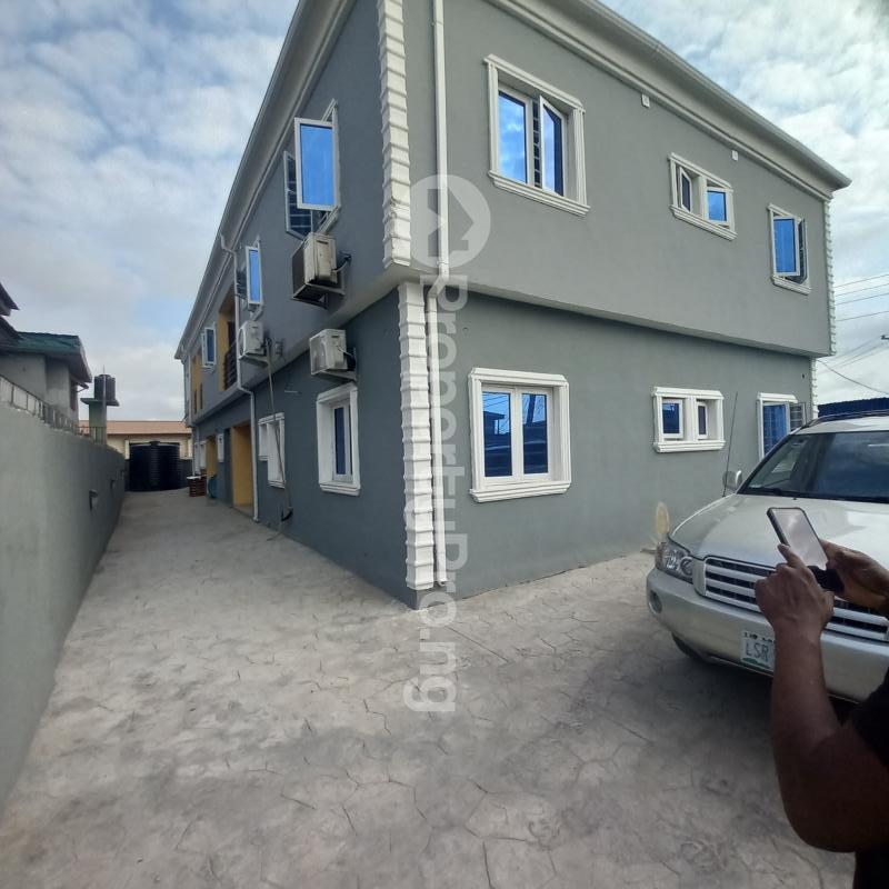 3 bedroom Flat / Apartment for rent Iwaya Yaba Lagos
