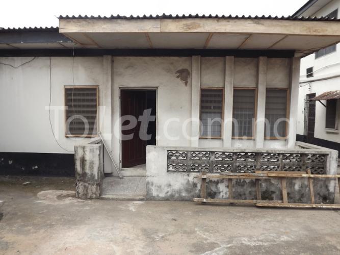 3 bedroom House for rent Lawal Street Yaba Yaba Lagos