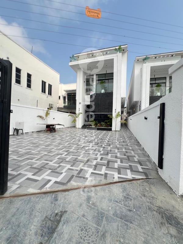 5 bedroom House for sale 2nd Toll Gate Lekki Lagos