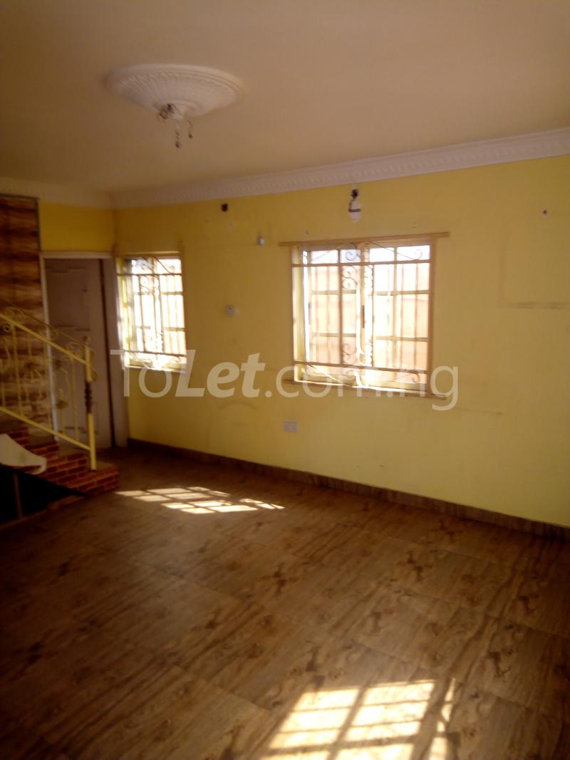 2 bedroom House for rent Ekololu Ogunlana Surulere Lagos