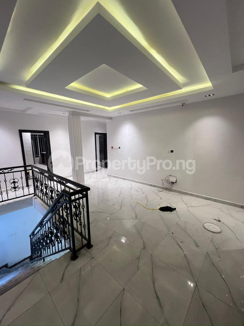 2 bedroom House for rent Behind Enyo Filling Station Ikate Lekki Lagos