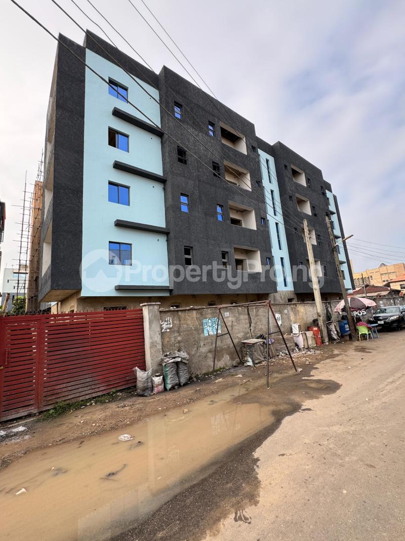 3 bedroom Flat / Apartment for sale Yaba Lagos