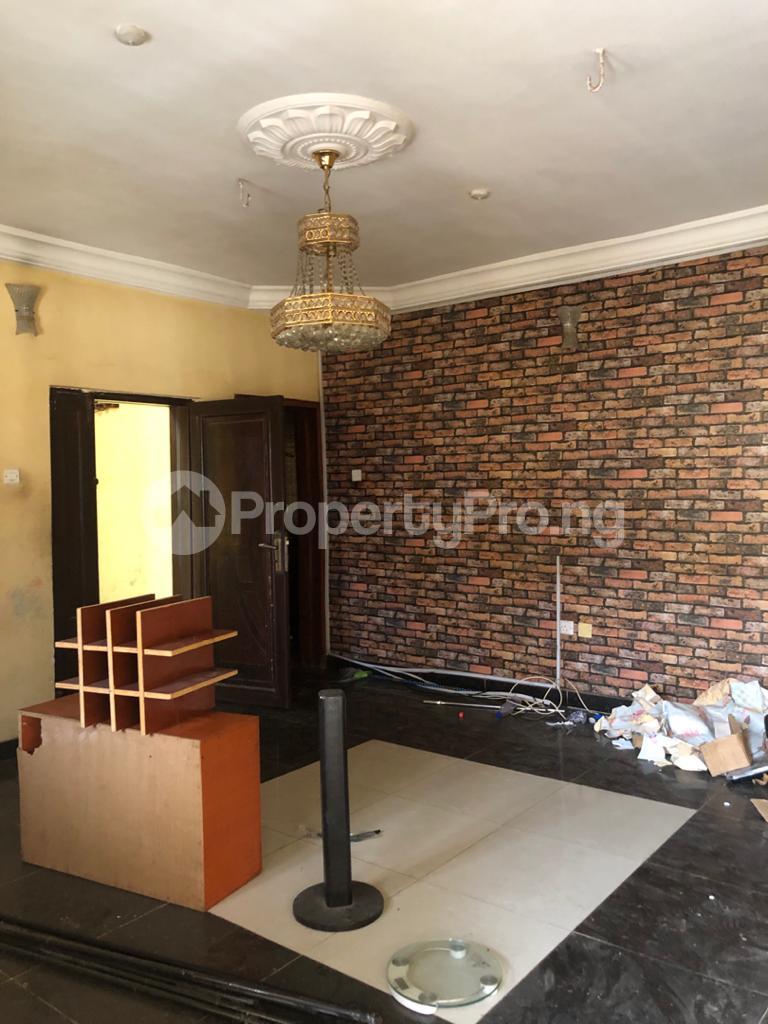 3 bedroom Flat / Apartment for rent Adekunle Alagomeji, Yaba. Yaba Lagos