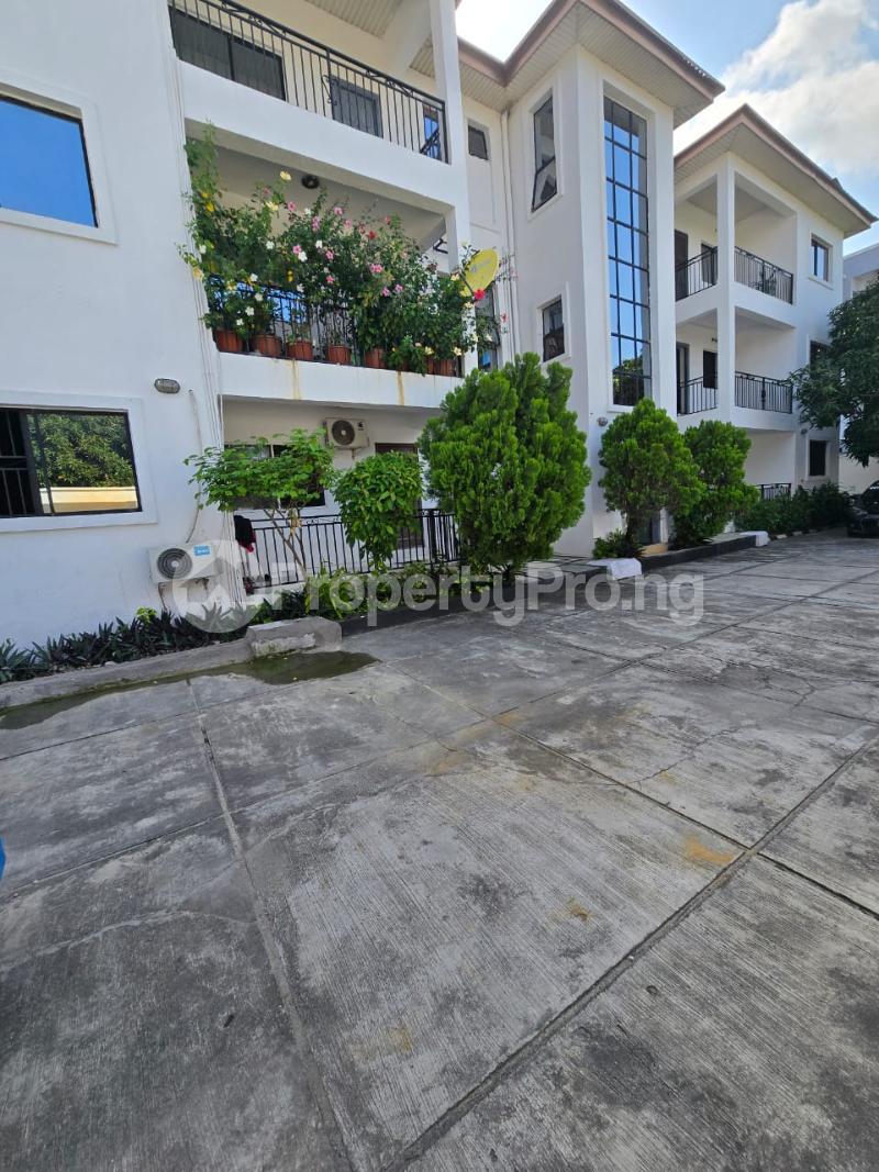 3 bedroom Flat / Apartment for rent Off Admiralty Lekki Phase 1 Lekki Lagos