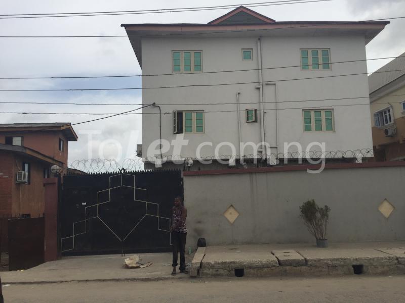 3 bedroom Flat / Apartment for rent Oyadiran Sabo Yaba Lagos