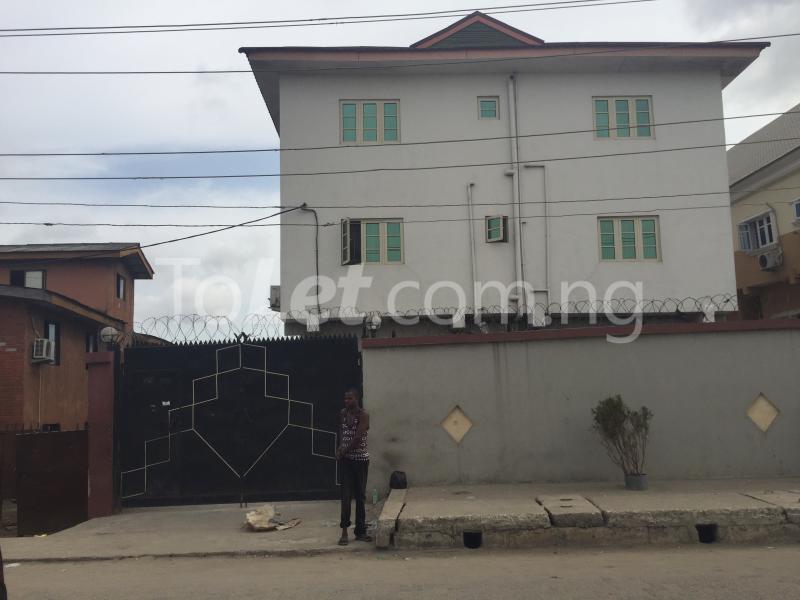 3 bedroom Flat / Apartment for rent New Makoko Sabo Yaba Lagos - 0