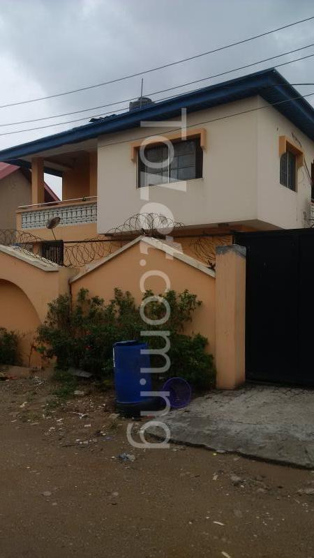 3 bedroom House for rent Stephen Onyema Close Atunrase Medina Gbagada Lagos