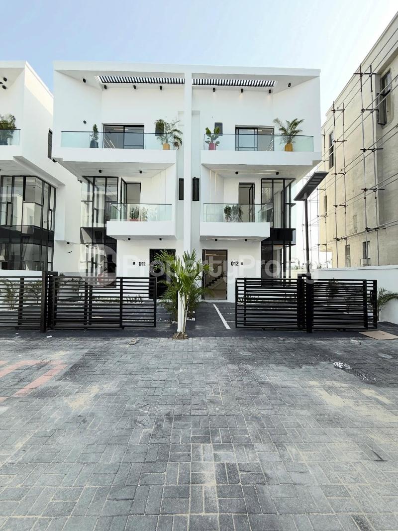 4 bedroom House for sale 2nd Toll Gate Lekki Lagos