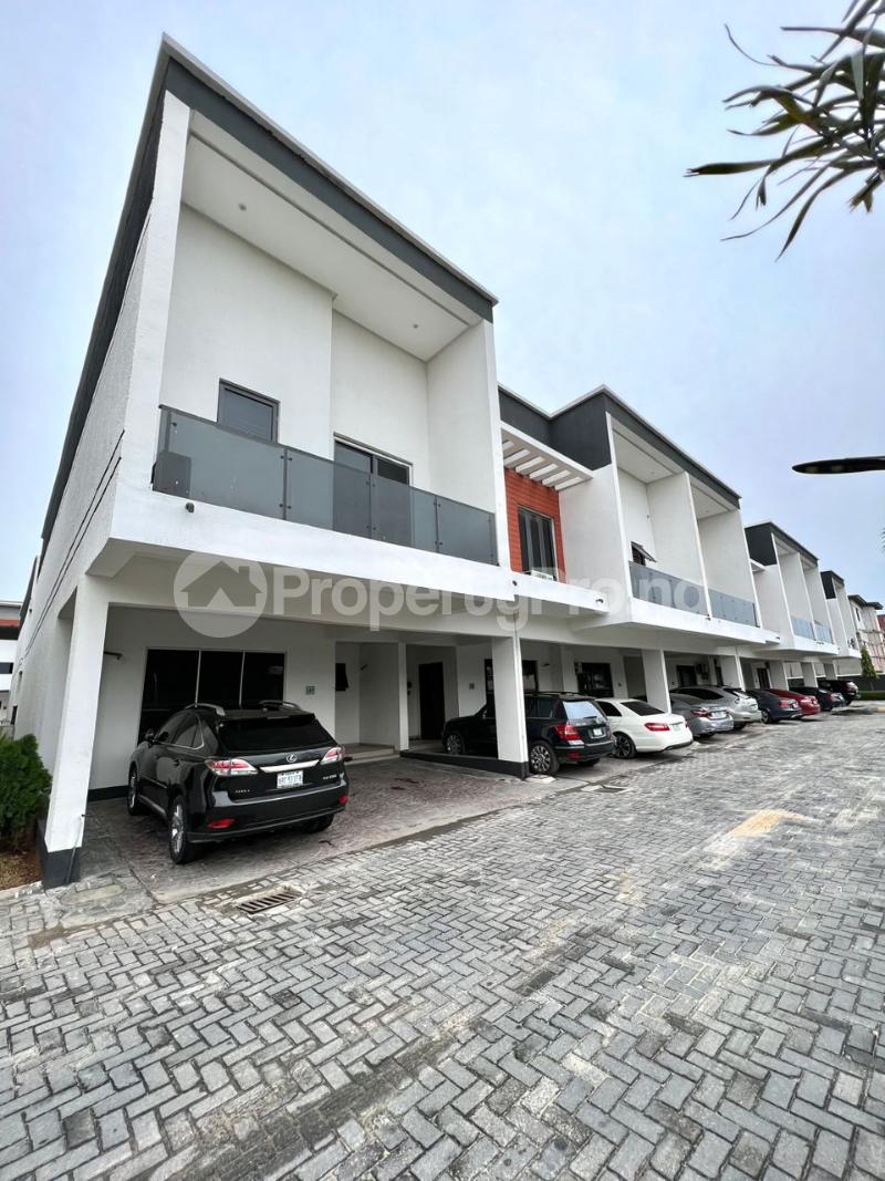 4 bedroom House for sale Ologolo Lekki Lagos