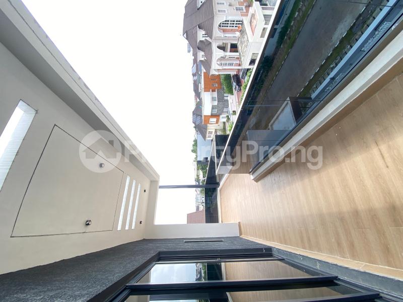 5 bedroom House for sale Pinnock Beach Osapa london Lekki Lagos