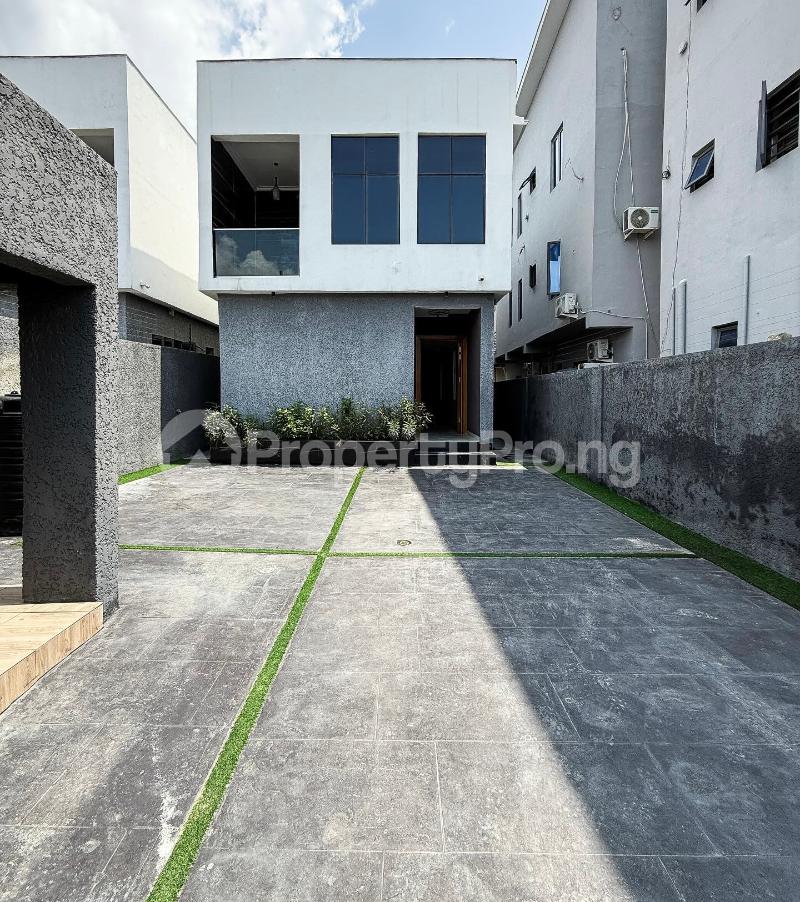 5 bedroom House for sale Ologolo Lekki Lagos