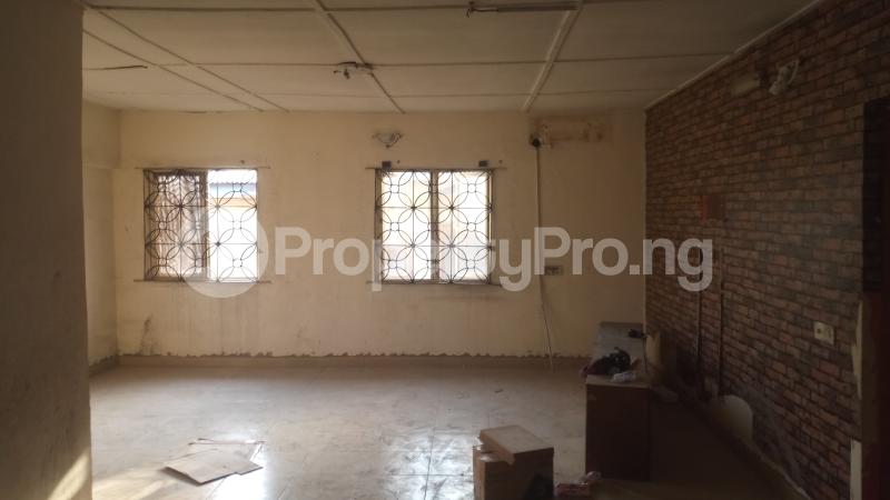 2 bedroom Flat / Apartment for rent Off Finbarrs Road. Akoka Yaba Lagos