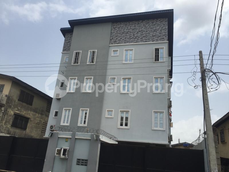 3 bedroom Flat / Apartment for rent Ajayi Onike Yaba Lagos - 0