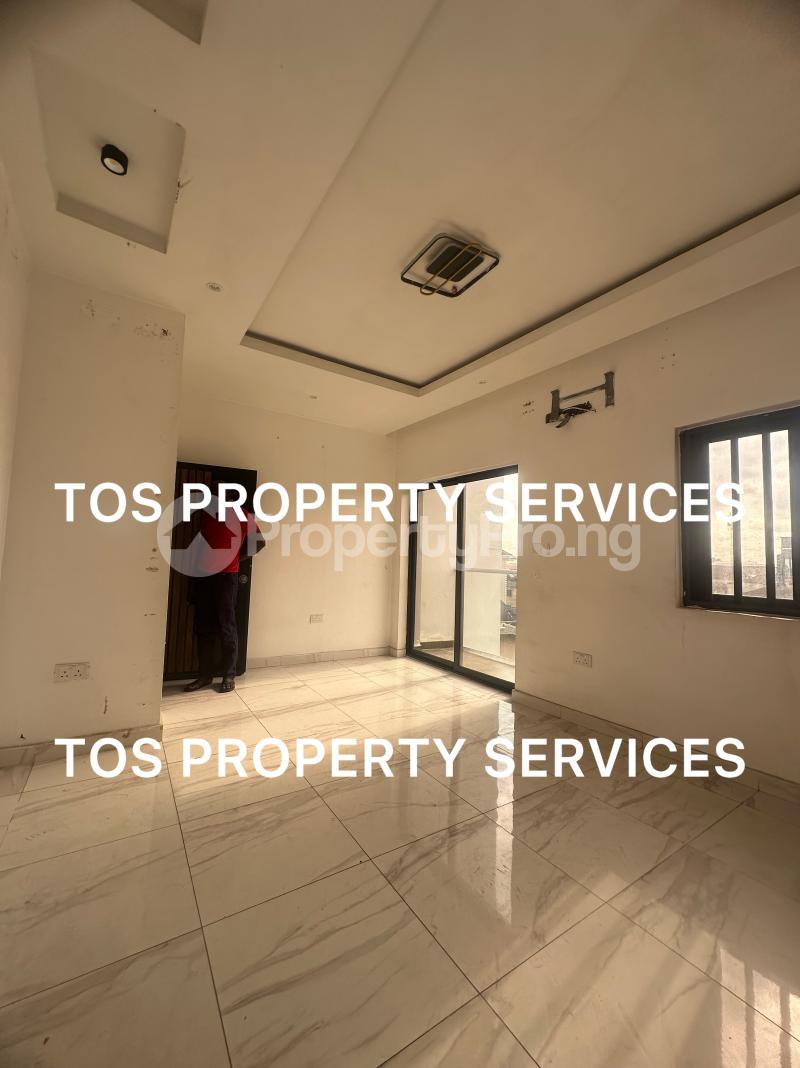1 bedroom Flat / Apartment for rent In An Estate In Yaba Yaba Lagos