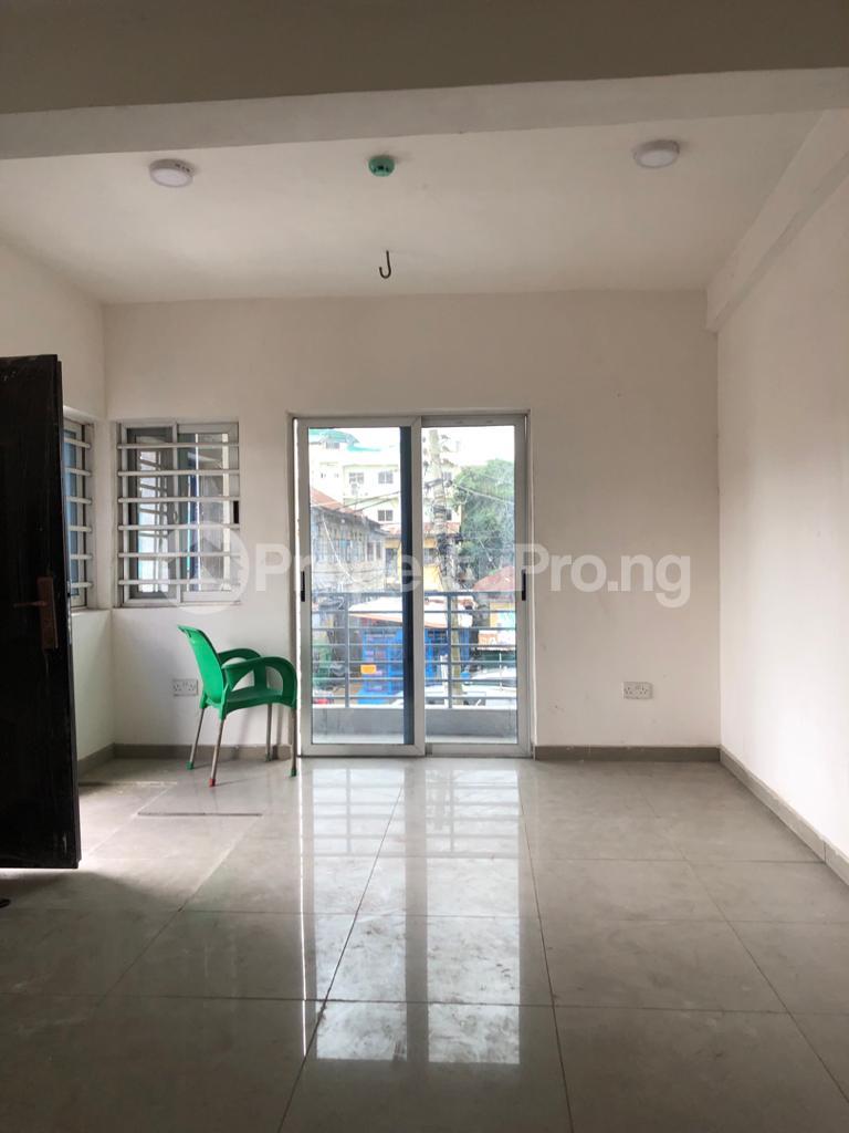 Commercial Property for rent Alagomeji, Yaba, Lagos. Alagomeji Yaba Lagos