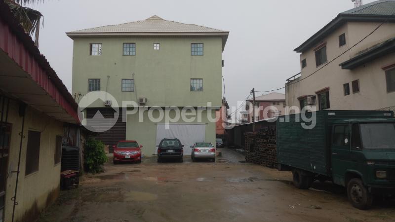 3 bedroom Flat / Apartment for rent In A Mini Estate By Onike Roundabout/iwaya Road. Onike Yaba Lagos