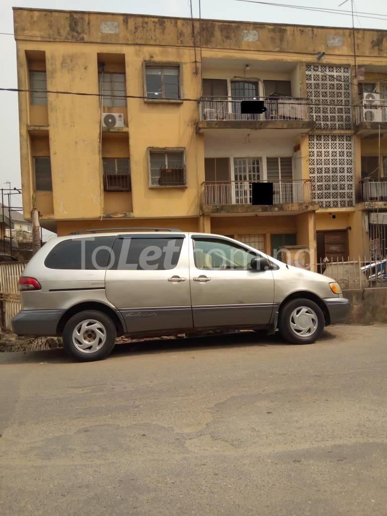 3 bedroom Flat / Apartment for rent   Toyin street Ikeja Lagos