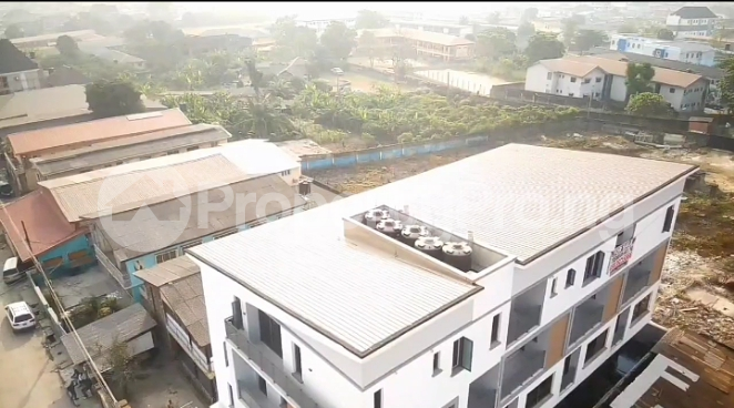 4 bedroom Flat / Apartment for rent Obanikoro Mainland Lagos State. Obanikoro Shomolu Lagos