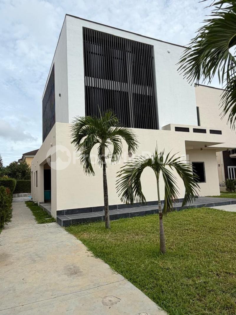 4 bedroom House for sale Northern Foreshore Estate, Chevron Drive Lekki Lagos State. Chevron Drive Lekki Lagos