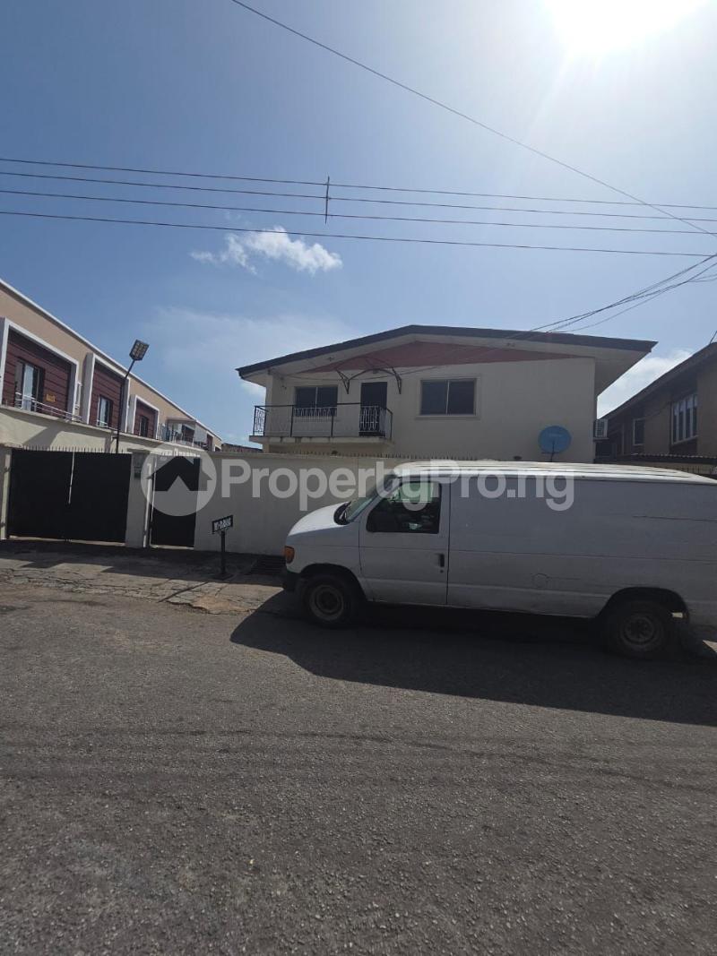 5 bedroom House for sale Off Adelabu Road, Surulere Lagos State. Adelabu Surulere Lagos