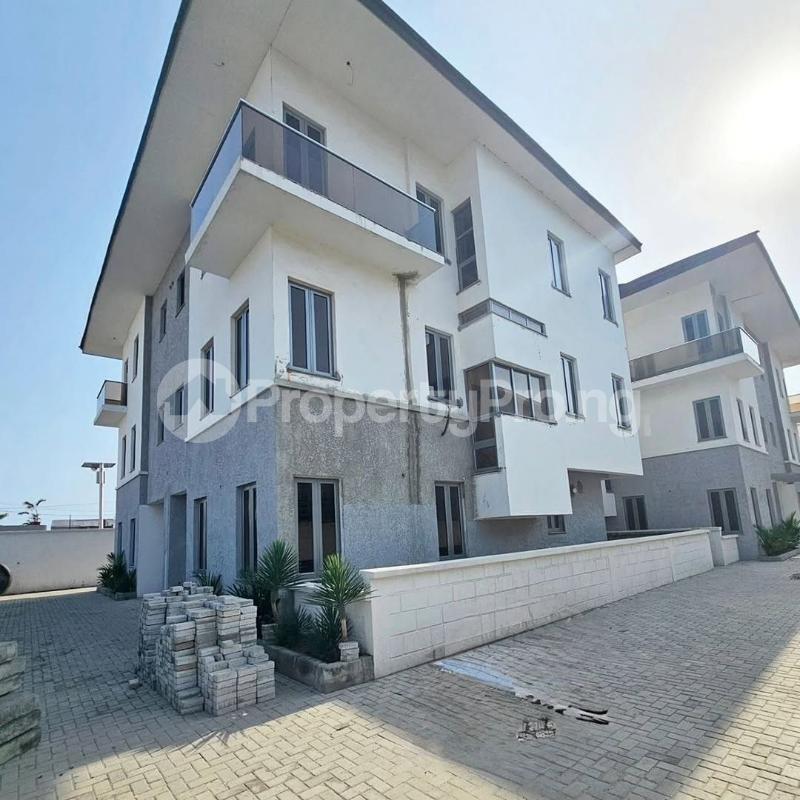 4 bedroom Flat / Apartment for sale Off Hakeem Dickson Drive, Off Oniru Market Road, Lekki Right, Lekki Phase 1 Lekki Lagos