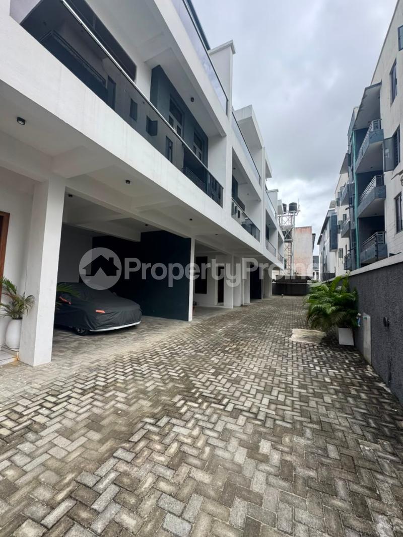 4 bedroom House for sale Ologolo Lekki Lagos