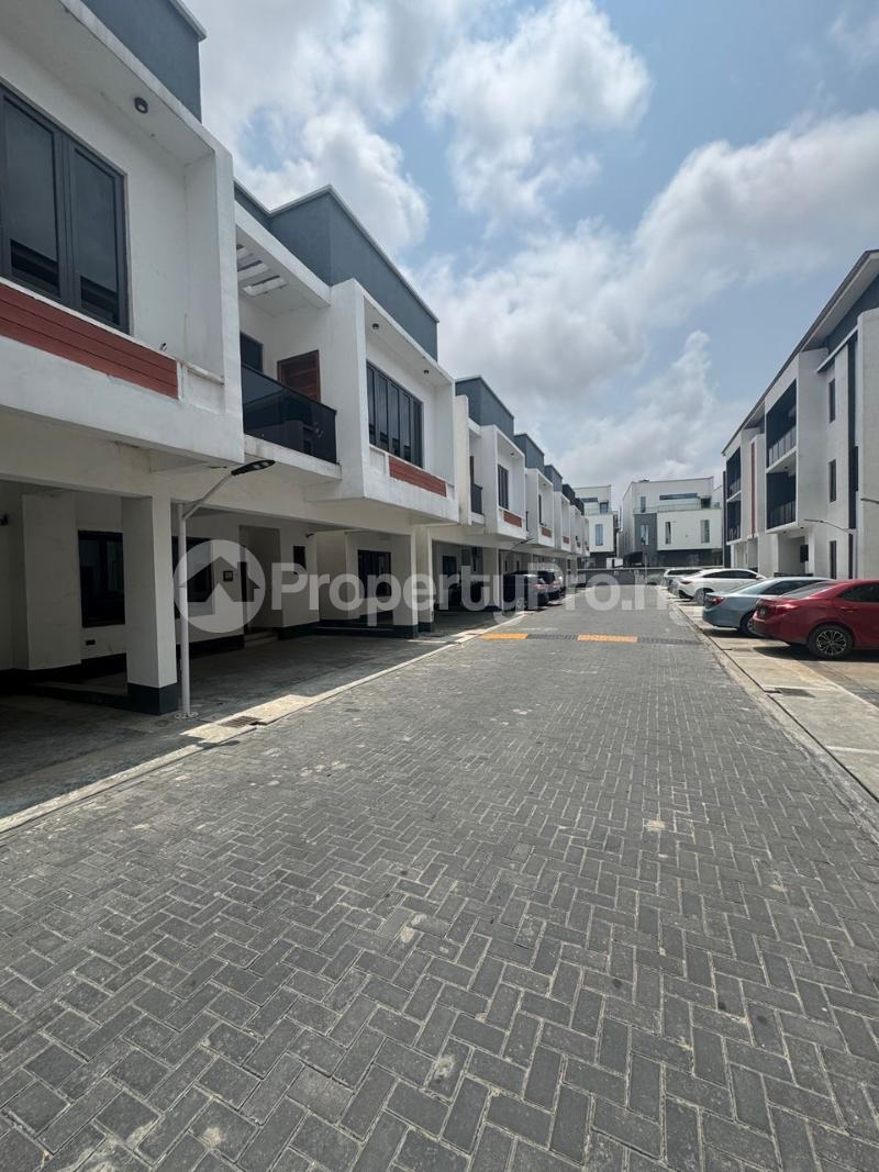 4 bedroom Flat / Apartment for rent Jakande Lekki Lagos