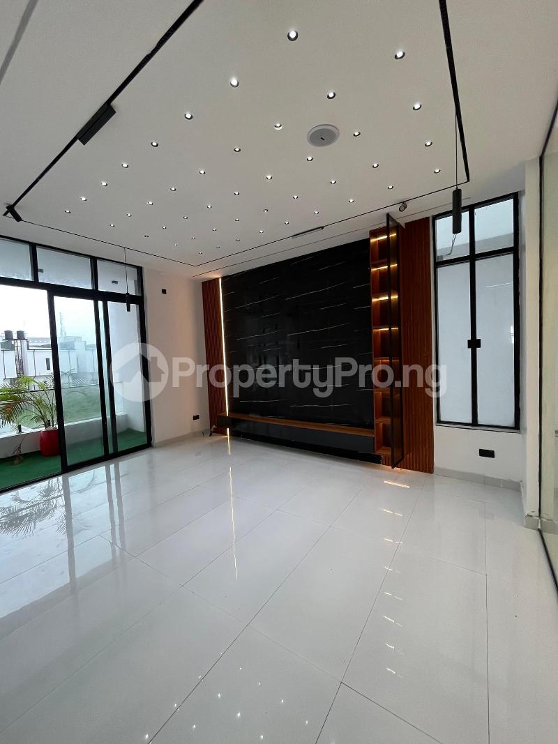 5 bedroom House for sale chevron Lekki Lagos