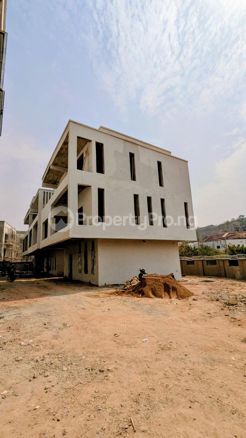 5 bedroom House for sale Close To Nnpc Guzape Abuja