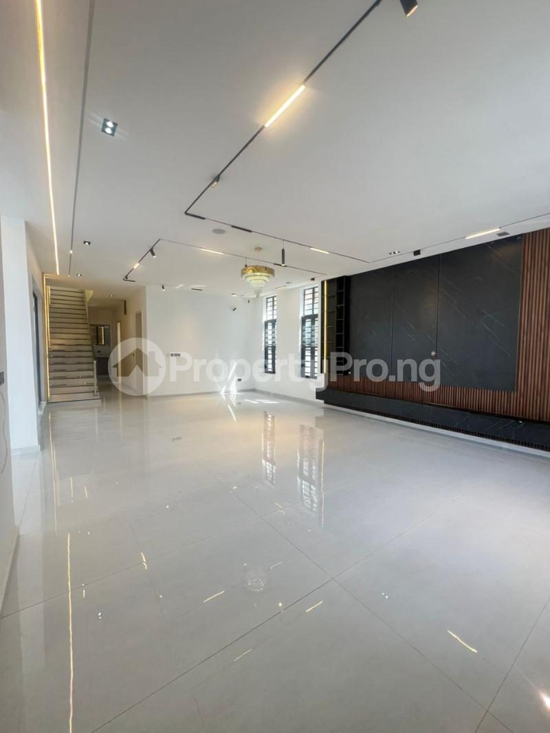 6 bedroom House for sale Chevron Lekki Lagos